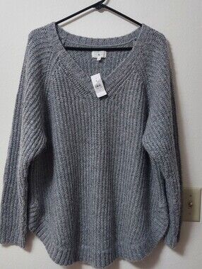 NWT Lou & Grey Chunky V-Neck Gray Knit Sweater